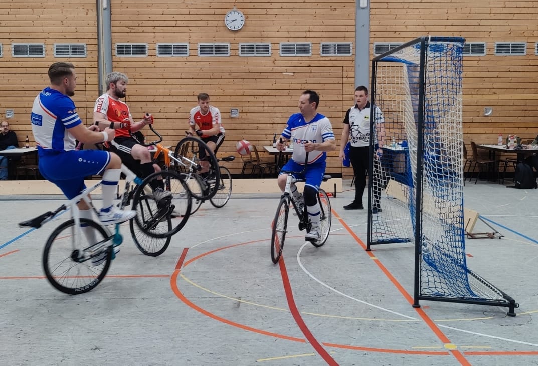 Verbandsliga: Erste Punkte für die Singener Radballer in Langenschiltach